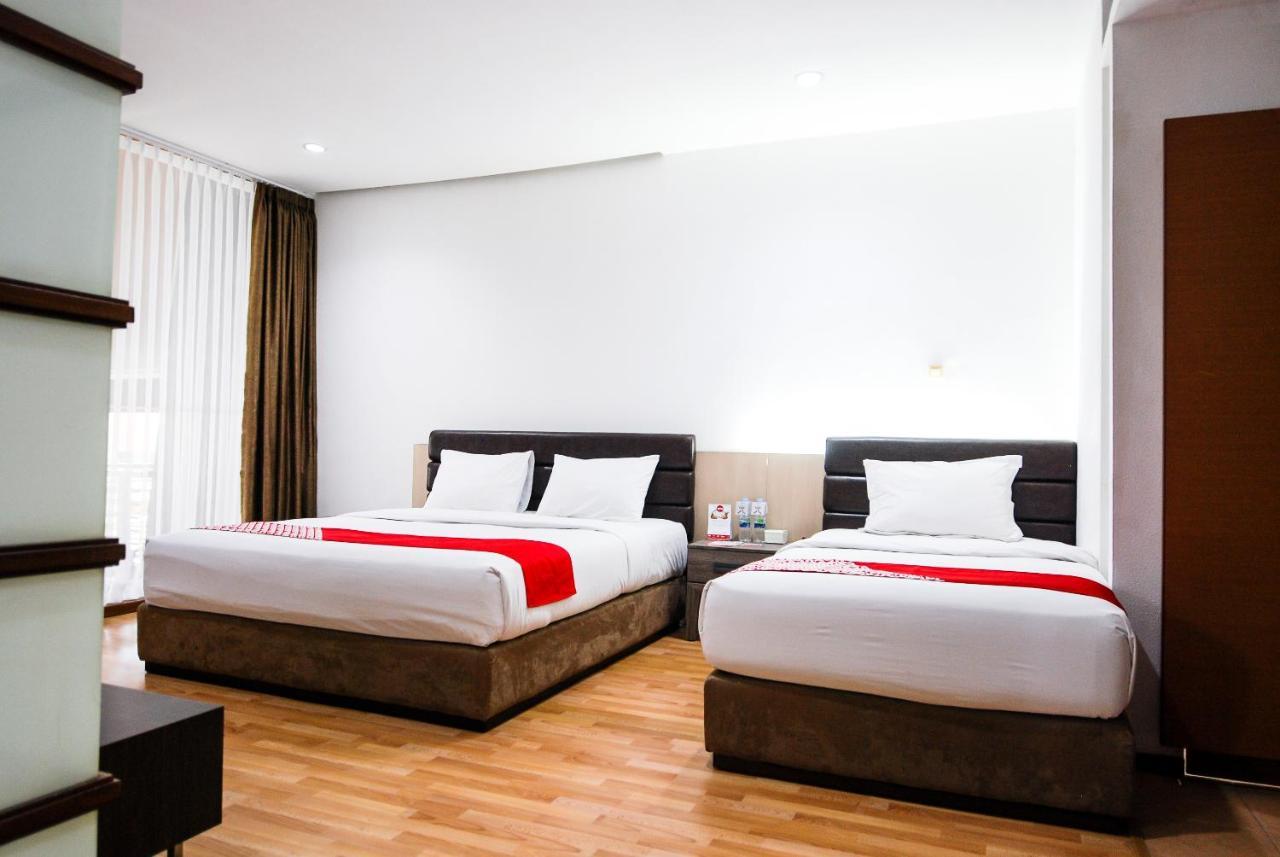Oyo 229 Hi Quality Hotel Bandung Exterior foto