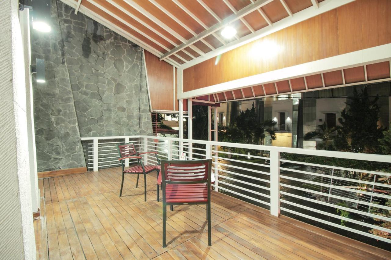 Oyo 229 Hi Quality Hotel Bandung Exterior foto