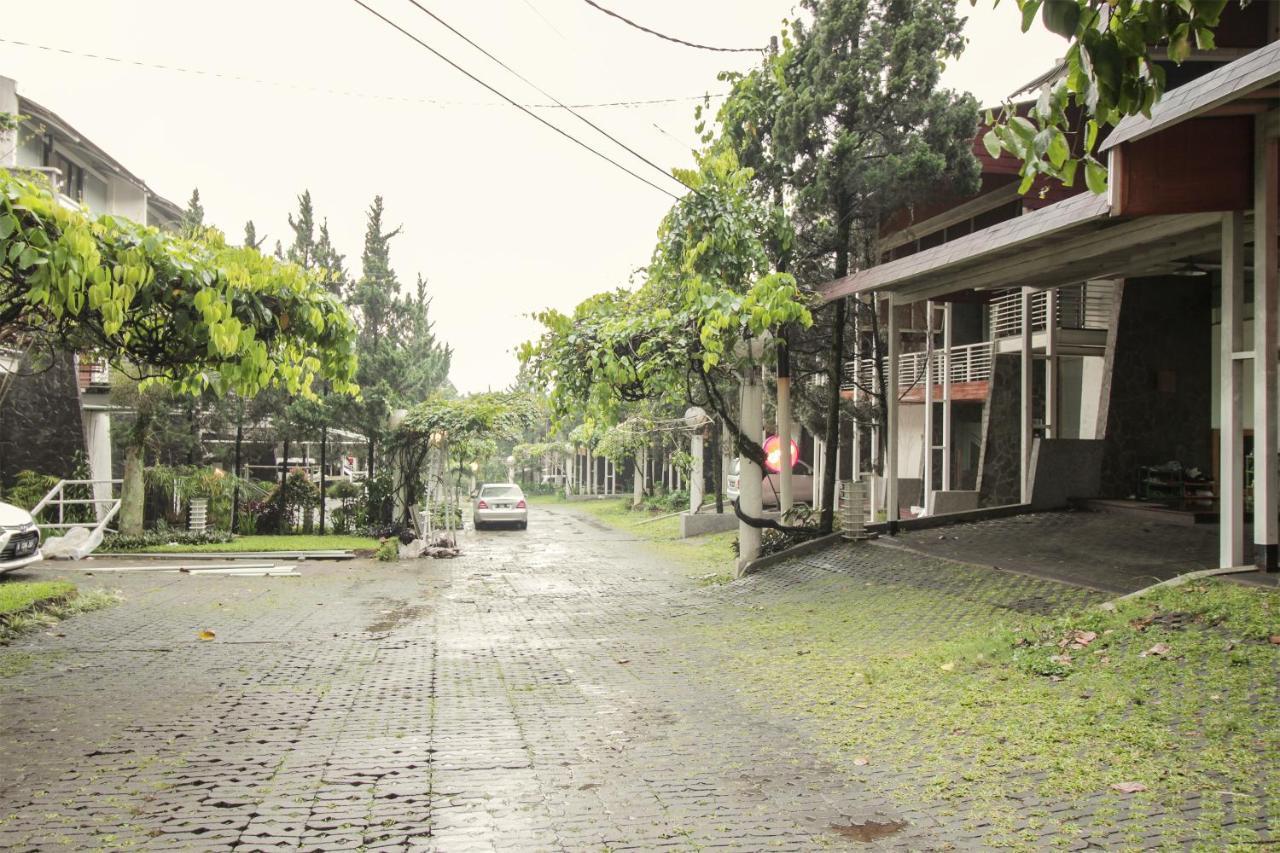 Oyo 229 Hi Quality Hotel Bandung Exterior foto