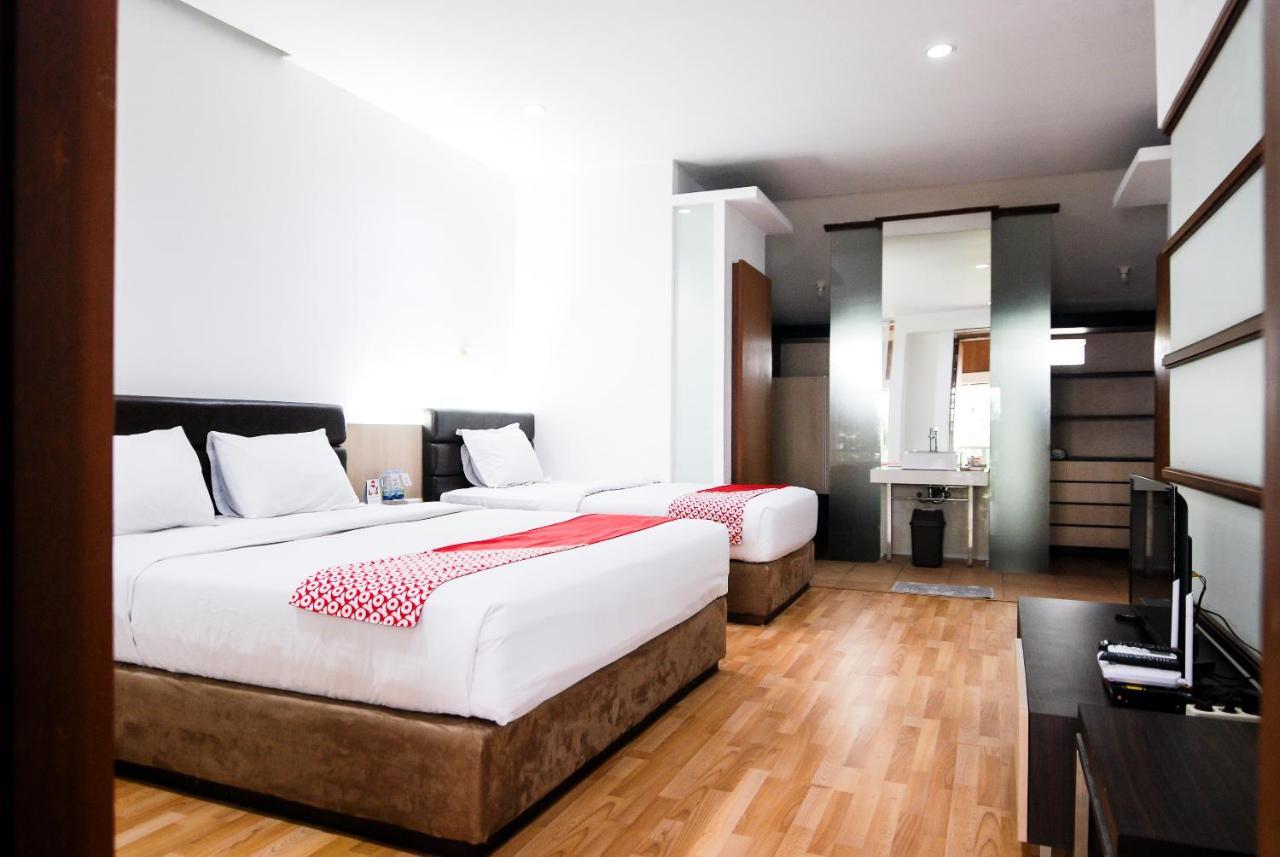 Oyo 229 Hi Quality Hotel Bandung Exterior foto