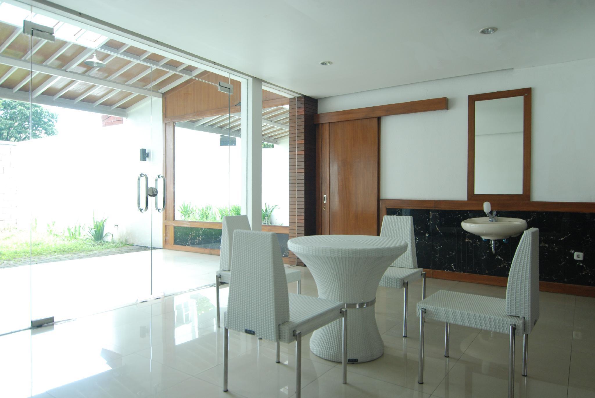Oyo 229 Hi Quality Hotel Bandung Exterior foto