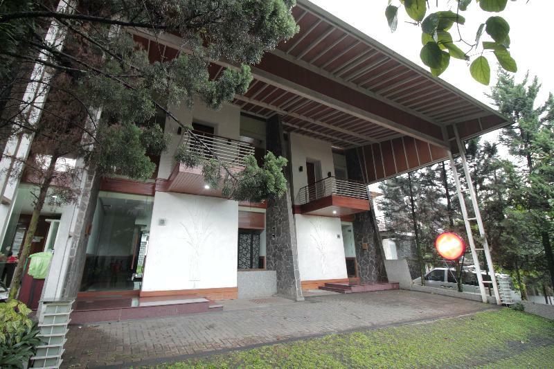 Oyo 229 Hi Quality Hotel Bandung Exterior foto