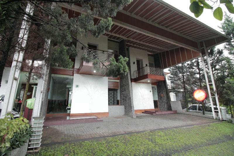 Oyo 229 Hi Quality Hotel Bandung Exterior foto